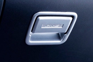 Накладки на кнопку открытия бардачка пластиковые OEM-Tuning Mazda CX-5 2017-2019 ― Auto-Clover