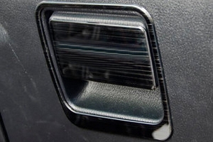 Накладки на кнопку открытия бардачка стальные черные OEM-Tuning Mazda CX-5 2017-2019 ― Auto-Clover