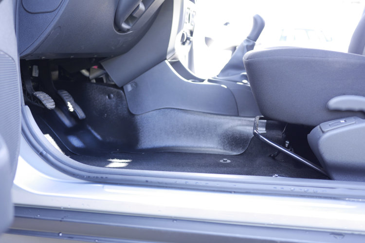 Накладки на ковролин центрального тоннеля пластиковые Русская Артель Nissan Almera 2012-2019 no.18573