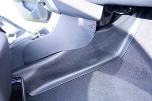 Накладки на ковролин центрального тоннеля пластиковые Русская Артель Nissan Almera 2012-2019 ― Auto-Clover