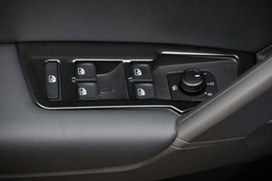 Накладки на панель управления на дверях пластиковые (черные) OEM-Tuning Volkswagen Tiguan II 2016-2019 ― Auto-Clover