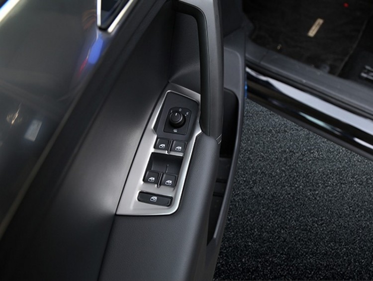 Накладки на панель управления на дверях стальные OEM-Tuning Volkswagen Tiguan II 2016-2019 no.5585