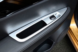 Накладки на панели управления на дверях пластиковые (вариант 3) OEM-Tuning Nissan Qashqai 2014-2019 ― Auto-Clover