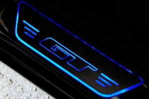 Накладки на пороги алюминиевые с подсветкой (вариант 2) ArtX Hyundai Santa Fe 2012-2018 ― Auto-Clover