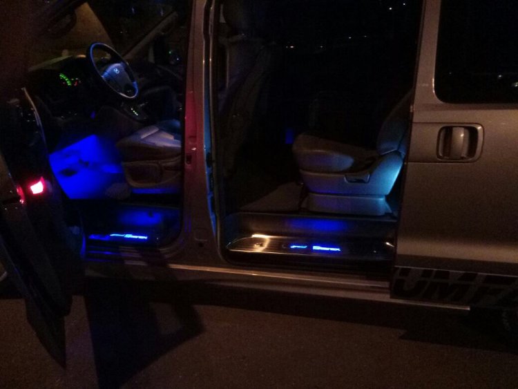 Накладки на пороги с Led подсветкой стальные OEM-Tuning Hyundai Grand Starex (H-1) 2007-2019 no.5610