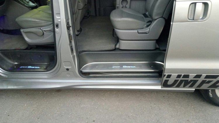 Накладки на пороги с Led подсветкой стальные OEM-Tuning Hyundai Grand Starex (H-1) 2007-2019 no.5610