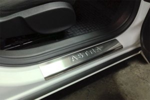 Накладки на пороги стальные (2 элемента) Omsa Line Opel Astra J 2009-2015 ― Auto-Clover