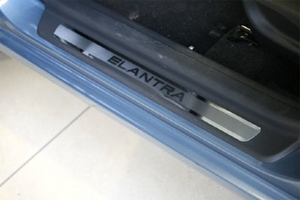 Накладки на пороги стальные Alu-Frost Hyundai Elantra 2010-2015 ― Auto-Clover