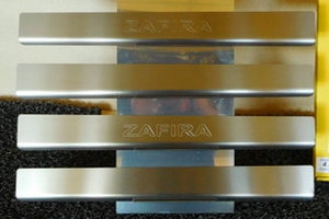 Накладки на пороги стальные INOX Alu-Frost Opel Zafira B 2005-2014 ― Auto-Clover