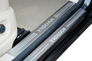 Накладки на пороги стальные OEM-Tuning Volkswagen Tiguan I 2008-2016 ― Auto-Clover