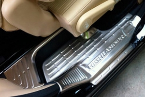 Накладки на пороги стальные OEM-Tuning Toyota Highlander 2014-2019 ― Auto-Clover