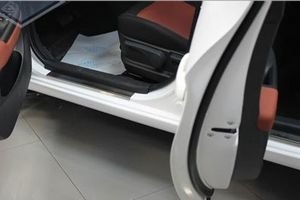 Накладки на пороги стальные Omsa Line Skoda Octavia II 2005-2013 ― Auto-Clover