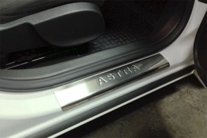Накладки на пороги стальные Omsa Line Opel Astra H 2004-2014 ― Auto-Clover