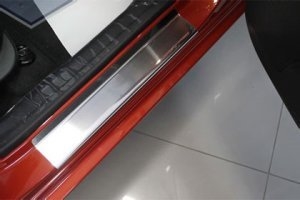 Накладки на пороги стальные Omsa Line Nissan Juke 2011-2019 ― Auto-Clover