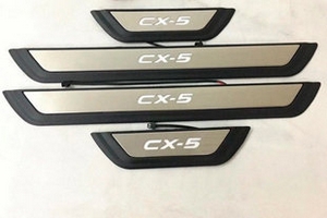 Накладки на пороги стальные с LED подсветкой OEM-Tuning Mazda CX-5 2017-2019 ― Auto-Clover