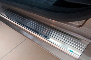 Накладки на пороги стальные с силиконовыми полосками Alu-Frost Infiniti EX 2008-2014 ― Auto-Clover