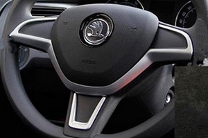 Накладки на руль пластиковые OEM-Tuning Skoda Rapid 2012-2019 ― Auto-Clover