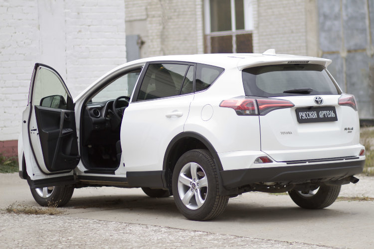 Накладки на внутренние пороги дверей пластиковые Русская Артель Toyota RAV4 2013-2019 no.18319