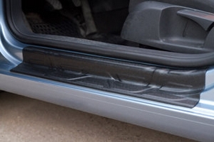 Накладки на внутренние пороги дверей пластиковые (вариант 1) Русская Артель Volkswagen Golf VI 2009-2013 ― Auto-Clover