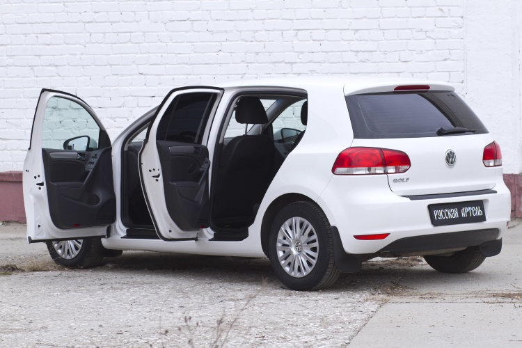 Накладки на внутренние пороги дверей пластиковые (вариант 2) Русская Артель Volkswagen Golf VI 2009-2013 no.606