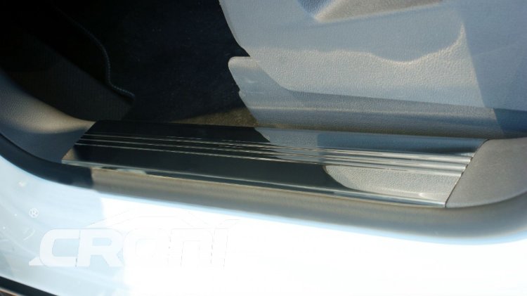 Накладки на внутренние пороги стальные полированные Croni Toyota RAV4 2013-2019 no.3525