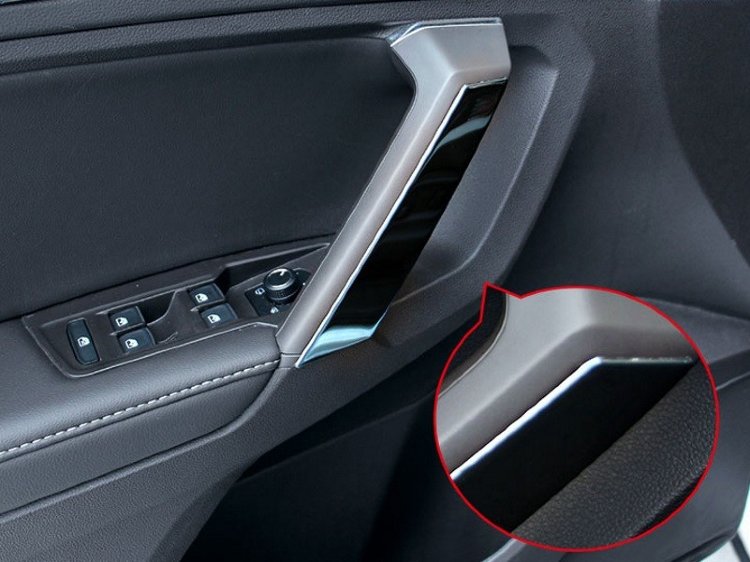 Накладки на внутренние ручки дверей черные пластиковые OEM-Tuning Volkswagen Tiguan II 2016-2019 no.5197