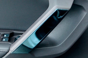 Накладки на внутренние ручки дверей черные пластиковые OEM-Tuning Volkswagen Tiguan II 2016-2019 ― Auto-Clover
