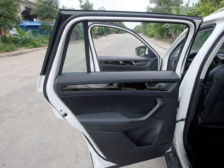 Накладки на внутренние ручки дверей стальные OEM-Tuning Skoda Kodiaq 2016-2019 no.5621