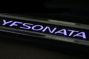 Накладки с подсветкой на пороги Change Up Hyundai Sonata 2009-2014 ― Auto-Clover