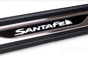 Накладки с подсветкой на пороги Change Up Hyundai Santa Fe 2012-2018 ― Auto-Clover