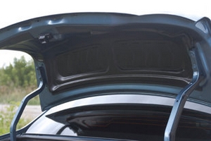 Обшивка внутренней части крышки багажника пластиковая Русская Артель Renault Logan 2004-2012 ― Auto-Clover