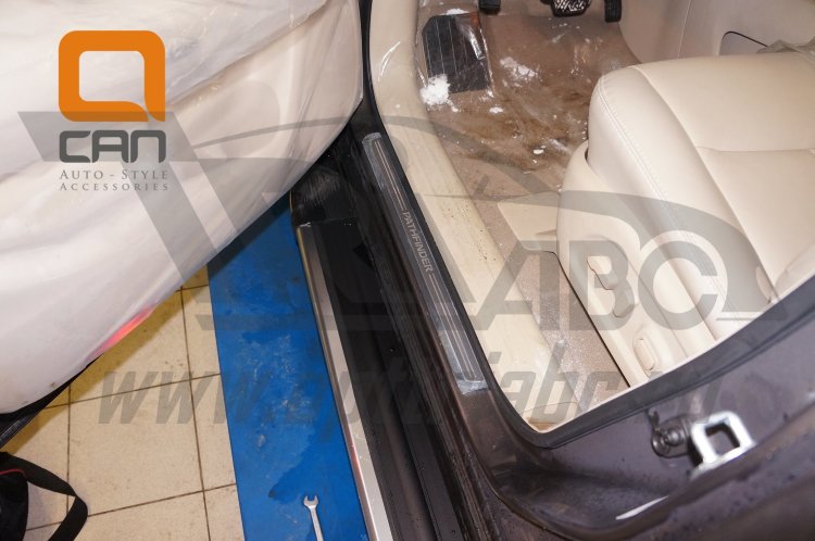 Пороги алюминиевые Brillant Black Can Otomotiv Nissan X-Trail 2014-2019 no.11900