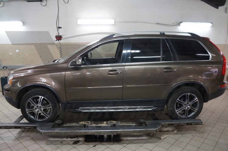 Пороги алюминиевые Corund Silver Can Otomotiv Volvo XC90 2002-2014 no.8483