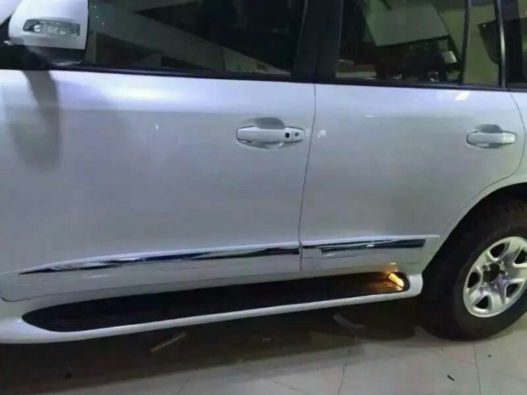 Пороги боковые с подсветкой черные OEM-Tuning Toyota Land Cruiser 200 2007-2019 no.7001