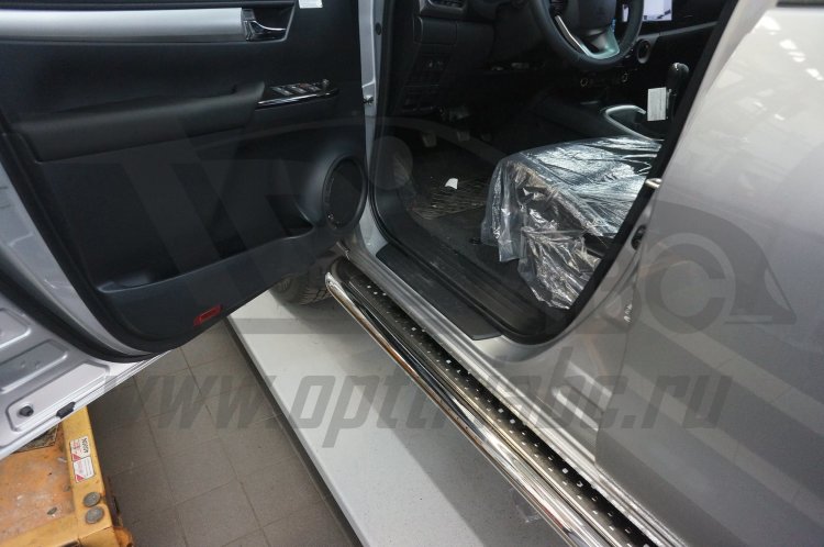 Пороги стальные труба с листом C2 (d 60) Can Otomotiv Toyota Hilux 2015-2019 no.11062