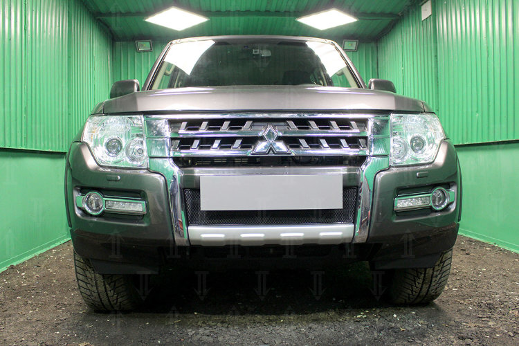 Сетка защитная в бампер Optimal черный Strelka Mitsubishi Pajero IV 2006-2019 no.6268