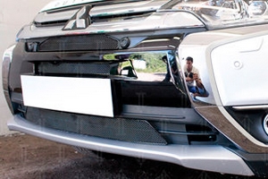 Сетка защитная в бампер Optimal черный Strelka Mitsubishi Outlander III 2013-2019 ― Auto-Clover
