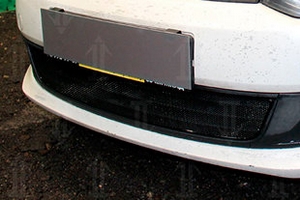 Сетка защитная в бампер Optimal черный Strelka Volkswagen Polo V 2009-2019 ― Auto-Clover