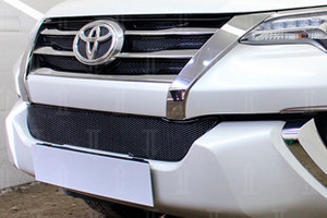 Сетка защитная в бампер Premium черный Strelka Toyota Fortuner 2015-2019 ― Auto-Clover