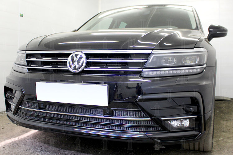 Сетка защитная в бампер Premium черный Strelka Volkswagen Tiguan II 2016-2019 no.3256