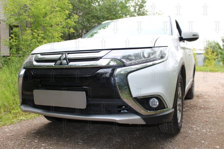 Сетка защитная в бампер Premium черный Strelka Mitsubishi Outlander III 2013-2019 13031