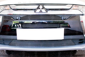 Сетка защитная в бампер Premium черный Strelka Mitsubishi Outlander III 2013-2019 ― Auto-Clover