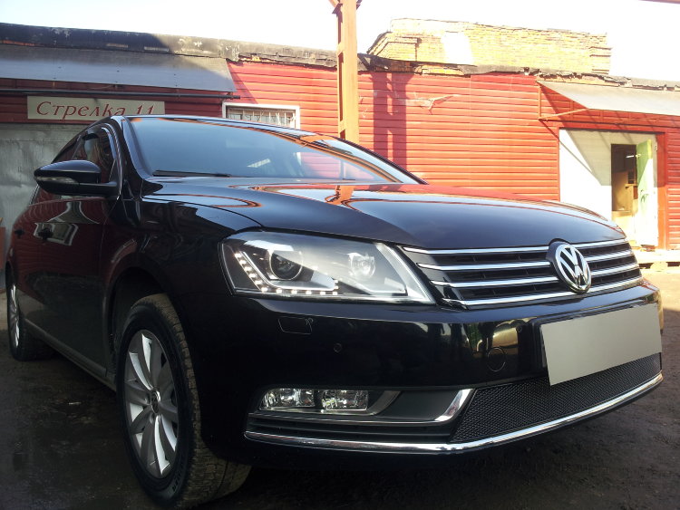 Сетка защитная в бампер Premium черный Strelka Volkswagen Passat B7 2010-2015 no.6573
