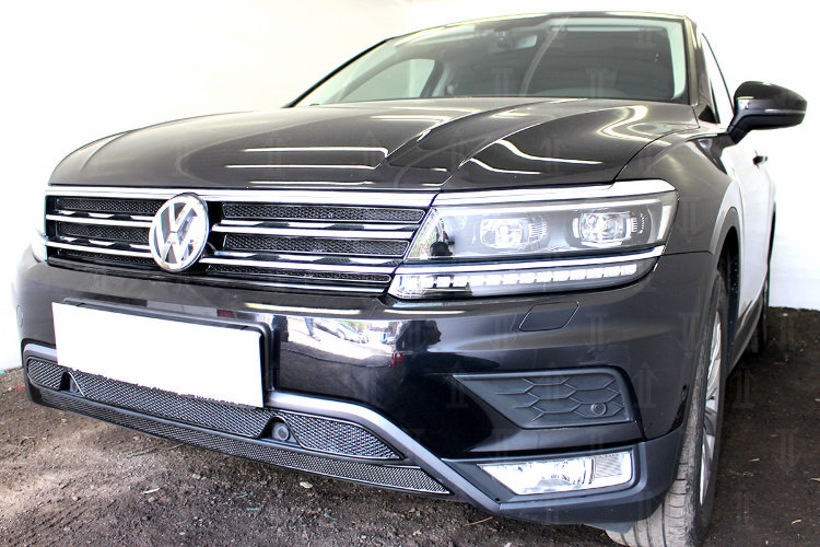 Сетка защитная в бампер Premium черный Strelka Volkswagen Tiguan II 2016-2019 12717