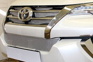 Сетка защитная в бампер Premium хром Strelka Toyota Fortuner 2015-2019 ― Auto-Clover