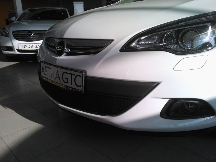 Сетка защитная в бампер Standart черный Strelka Opel Astra J 2009-2015 no.5903