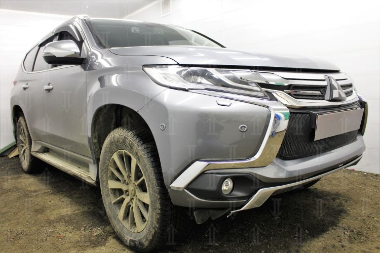 Сетка защитная в бампер Standart черный Strelka Mitsubishi Pajero Sport III 2015-2019 13362