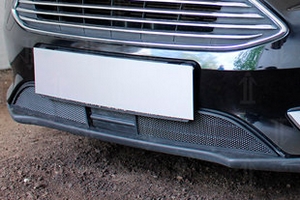 Сетка защитная в бампер Standart черный Strelka Ford Focus III 2011-2019 ― Auto-Clover