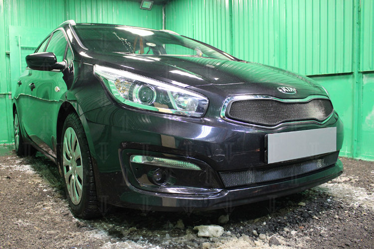 Сетка защитная в бампер Standart черный Strelka KIA Ceed 2012-2018 12564