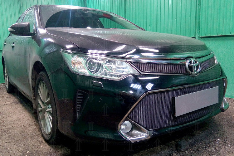 Сетка защитная в решетку радиатора Premium черный Strelka Toyota Camry 2011-2017 no.6334